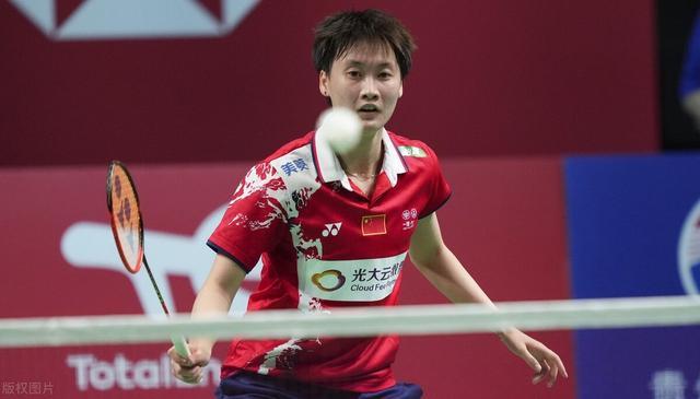 双臂曲肘 双臂曲肘