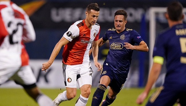 显示出他在 显示出他在