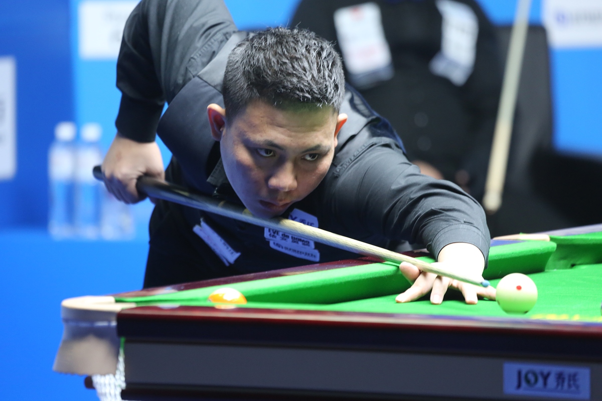 内球员从高 内球员从高