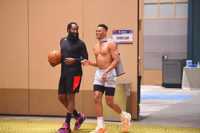 许多球迷至 许多球迷至